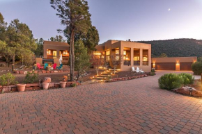 Pegasus Ranch - Unique property backs to National ParkForest 3 acres with hot tub a true escape